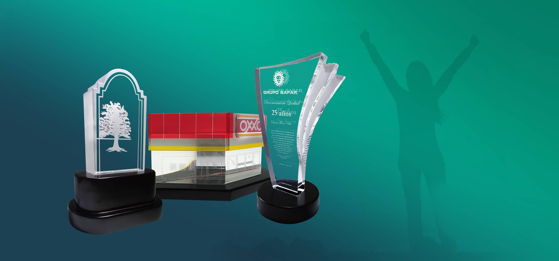 Trofeos de Cristal- Reconocimientos de cristal baratos para empresas